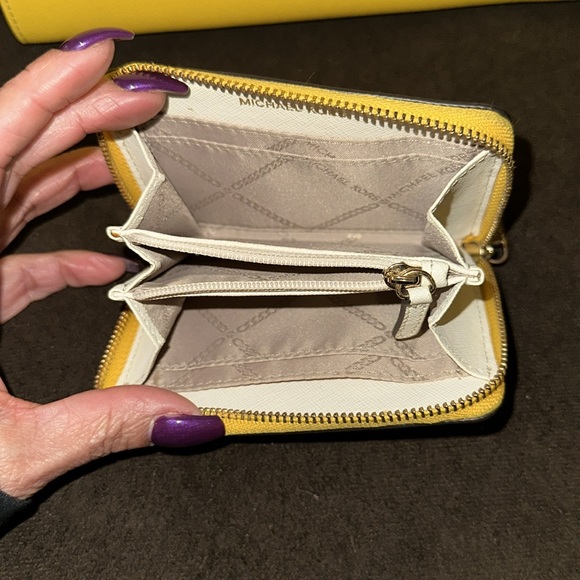 SOLD! Michael Kors - purse and wallet. Excellent condition. - Picture 7 of 7